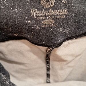 Rainbeau Women's Cropped Pants - Black